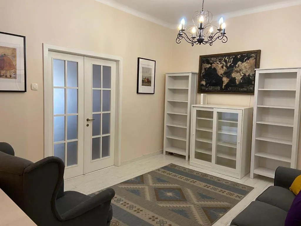 Happystay Romana Bükreş 0*,  Romanya