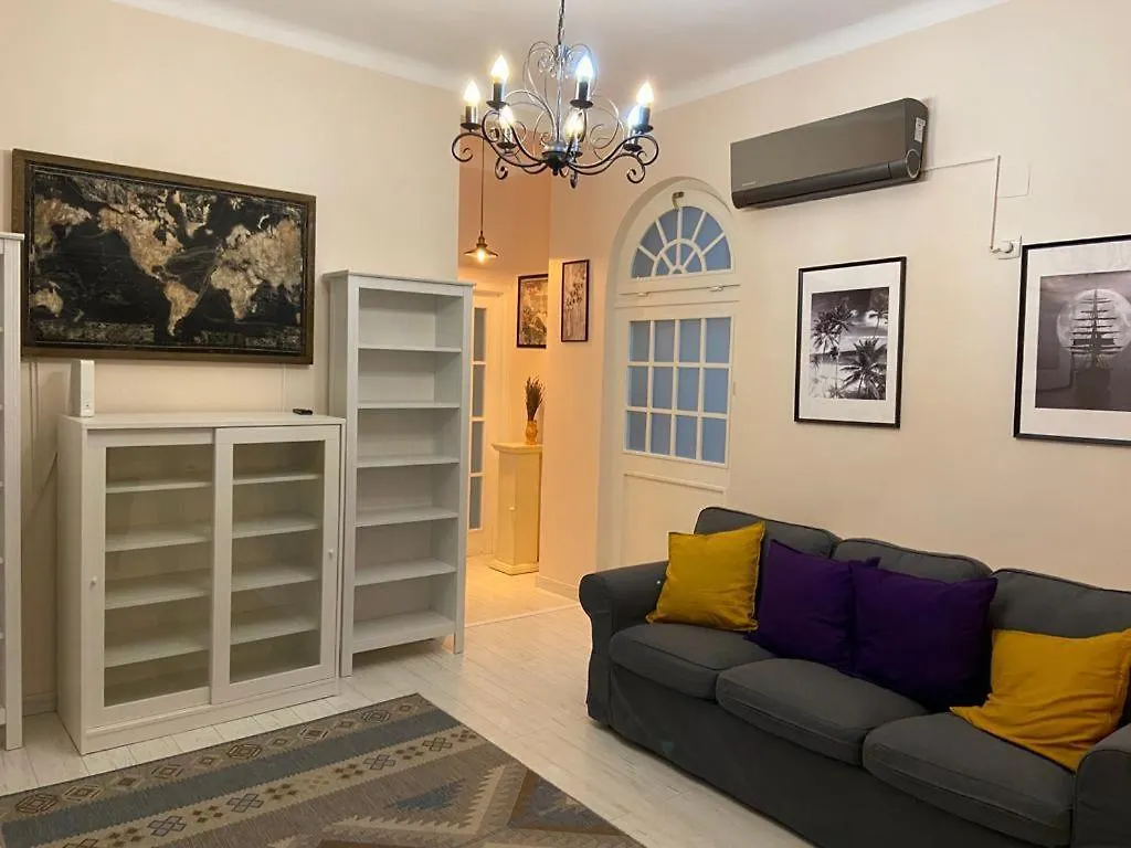 Happystay Romana Bükreş